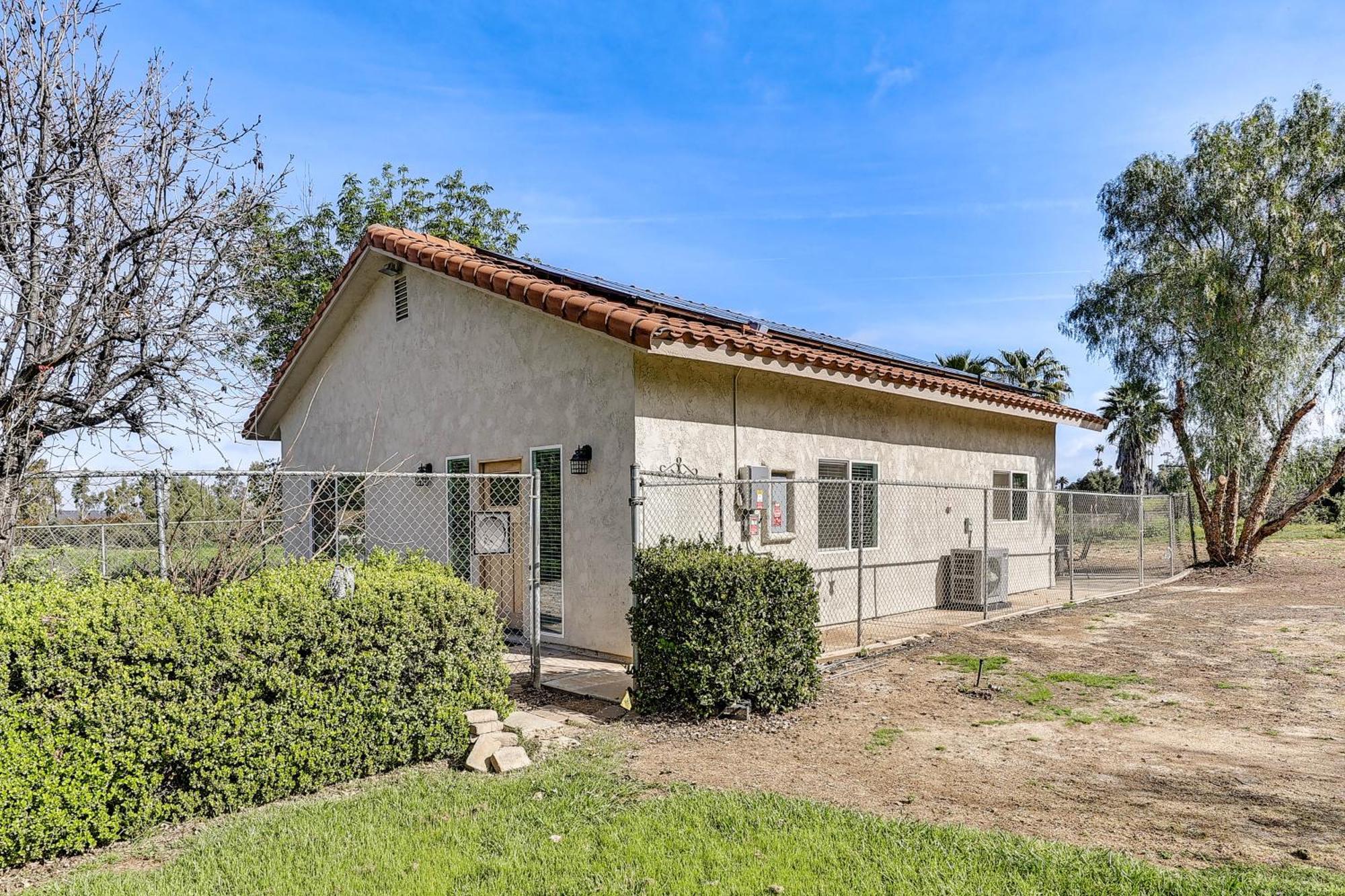 Peaceful Riverside Home With Patio, 7 Mi To Downtown Exterior photo