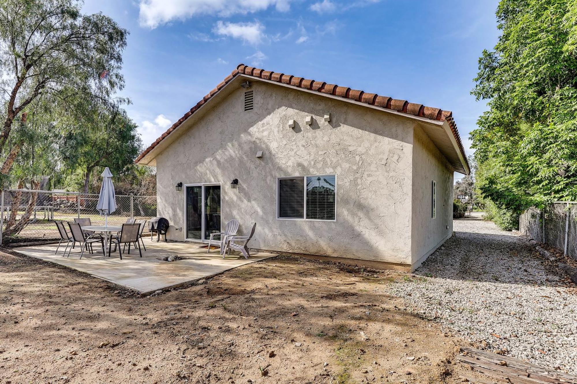 Peaceful Riverside Home With Patio, 7 Mi To Downtown Exterior photo