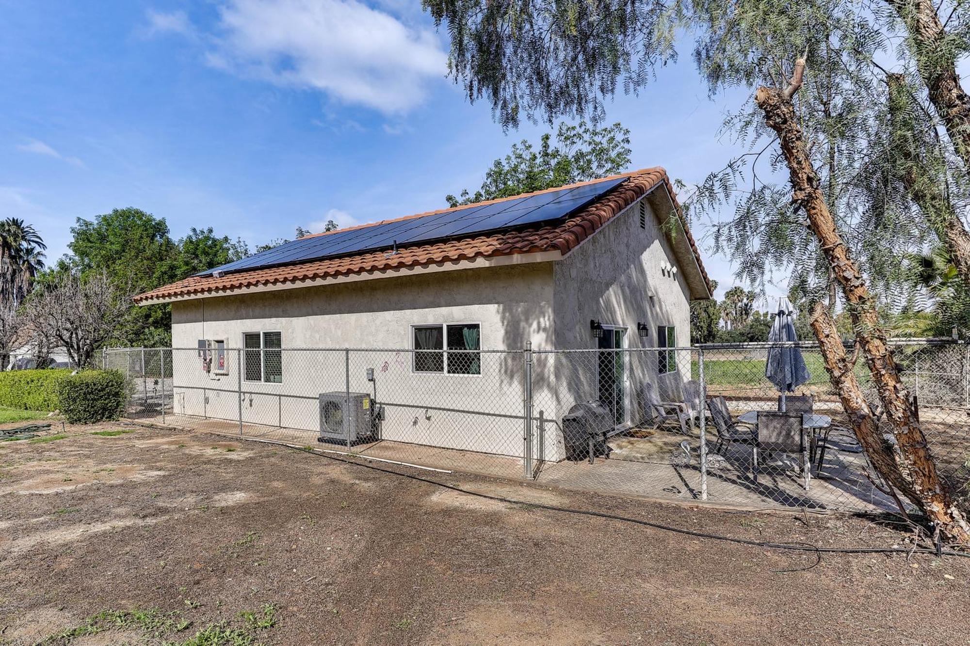 Peaceful Riverside Home With Patio, 7 Mi To Downtown Exterior photo